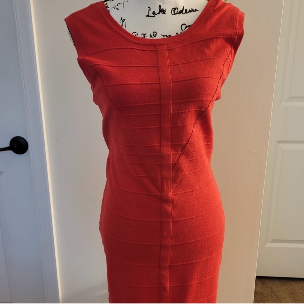 Kardashian Kollection Elegant Red Sleeveless Dress